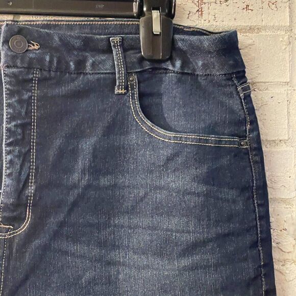 •TERRA & SKY•DARK WASH DENIM BERMUDA CUFFED HEM SHORTS  Plus SIZE 20W - Picture 2 of 9